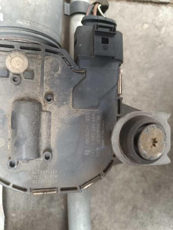 MOTEUR D ESSUIE GLACE AVANT VW TOURAN 2003-2010/ CADDY 2004-2015 - Vue 4